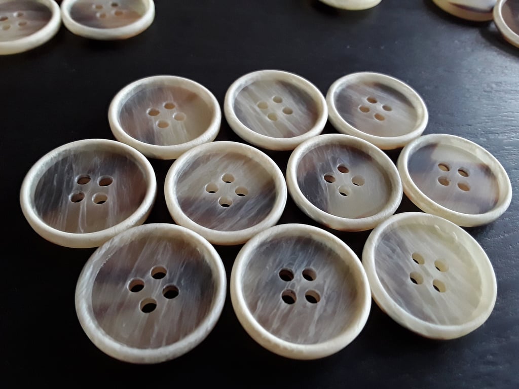 20.3mm (13 16") 32L Polyester Brown mix Buttons with cream rim. Rare elegant 