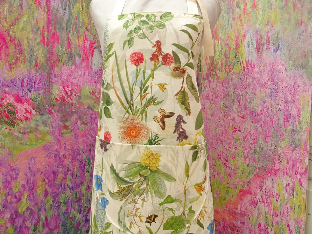 Secret Garden Apron with pocket.    Cotton