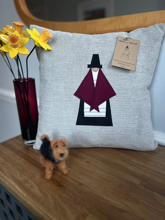 Welsh Lady Cushion - Red Shawl