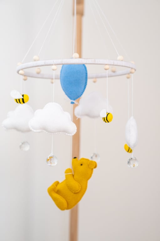 Classic Winnie the Pooh - Up, up & Away