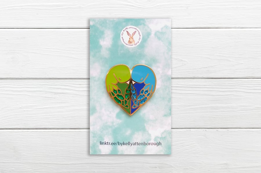 Love bird parrot pin badge