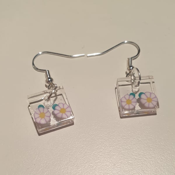 Square daisy resin earrings