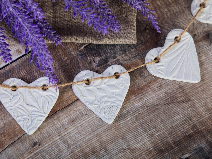 Wild Botanical White Clay Hearts Garland