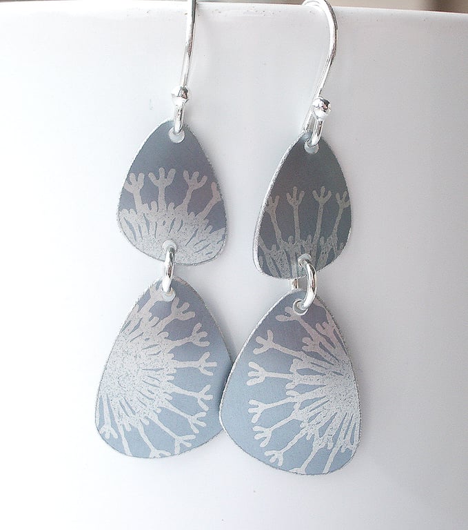 Pebble shaped mid century style silver drop seed head earrings