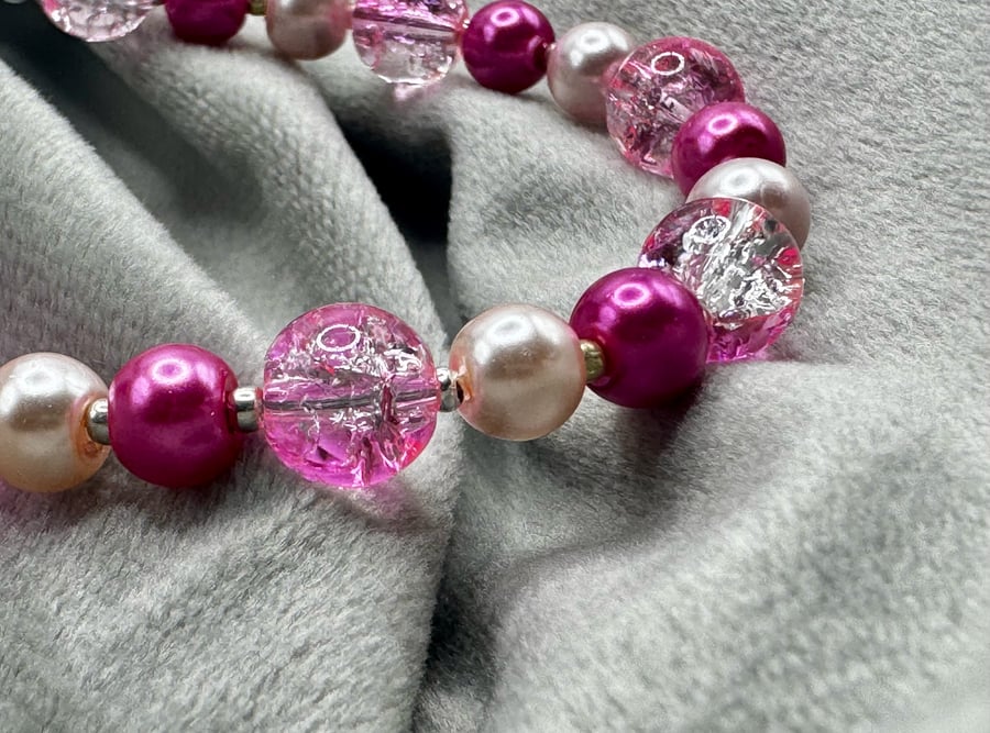Pink Crackle bead and glass pearl bracelet - Small size 