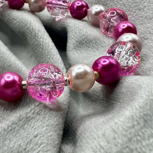 Pink Crackle bead and glass pearl bracelet - Small size 