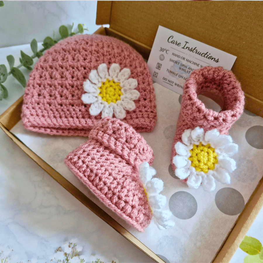 Daisy Baby Gift Set - Crochet Hat and Booties