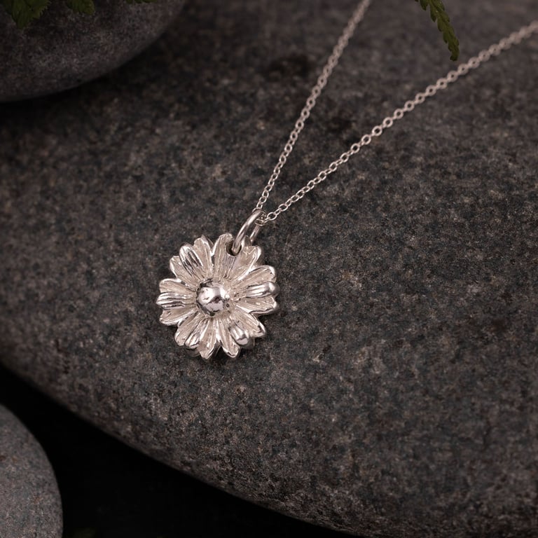 Fine Silver Daisy Necklace 