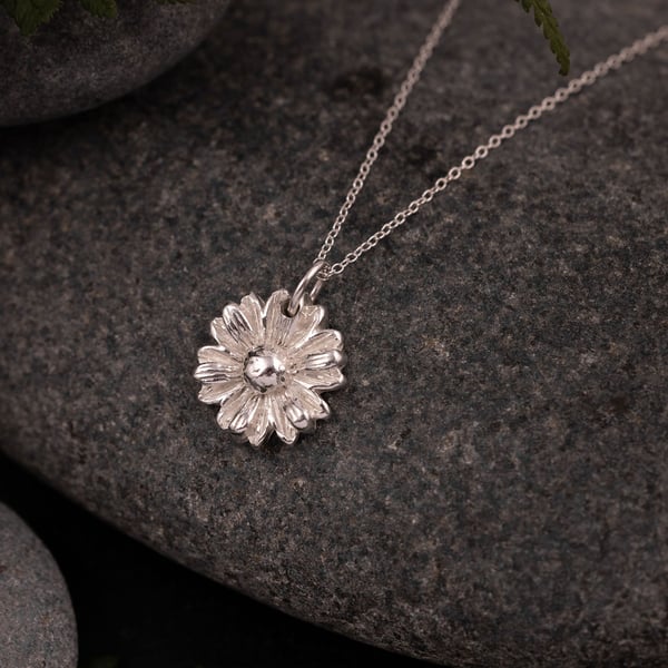 Fine Silver Daisy Necklace 