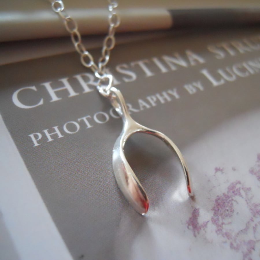 ♥ Lucky Wishbone pendant necklace‏ 