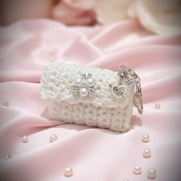 Handmade Mini Crochet Bag – Elegant White Purse with Pearls and Rhinestone Brooc
