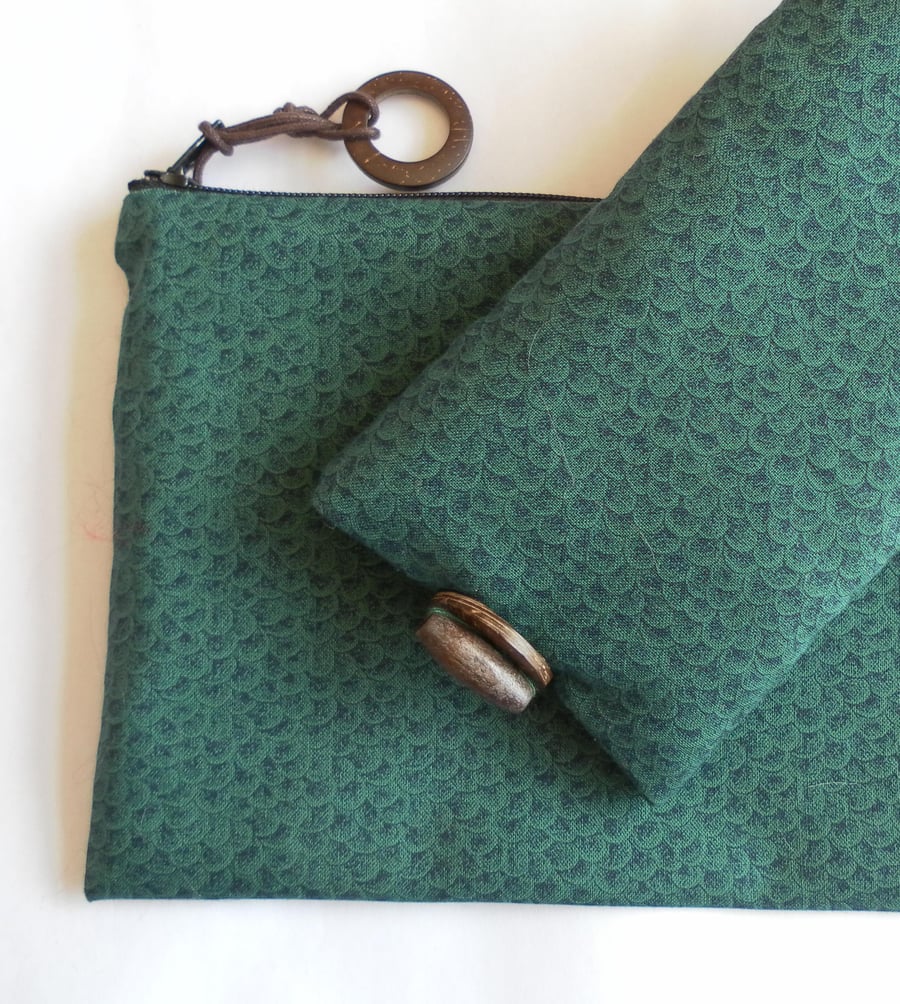  Green glasses case and handy zipped bag, gift set.