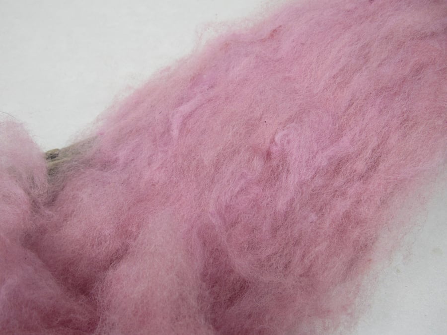 10g Naturally Dyed Light Pink Llanwenog Felting Wool