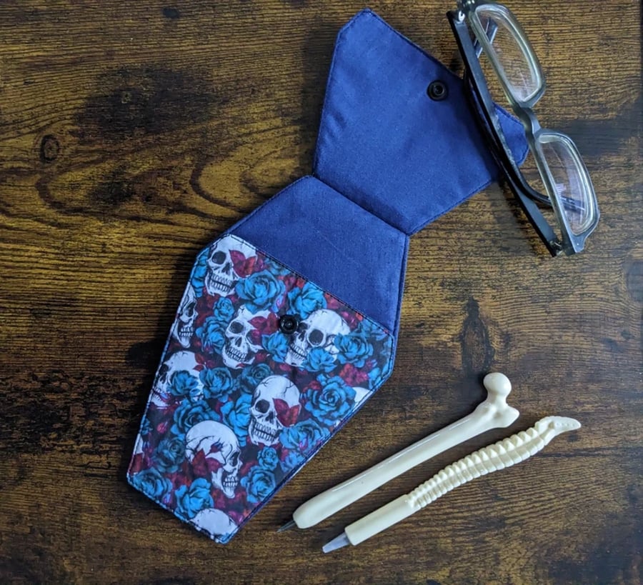 Floral Skull Coffin Case – Gothic Rose Pouc – Handmade Stationery & Glasses hol