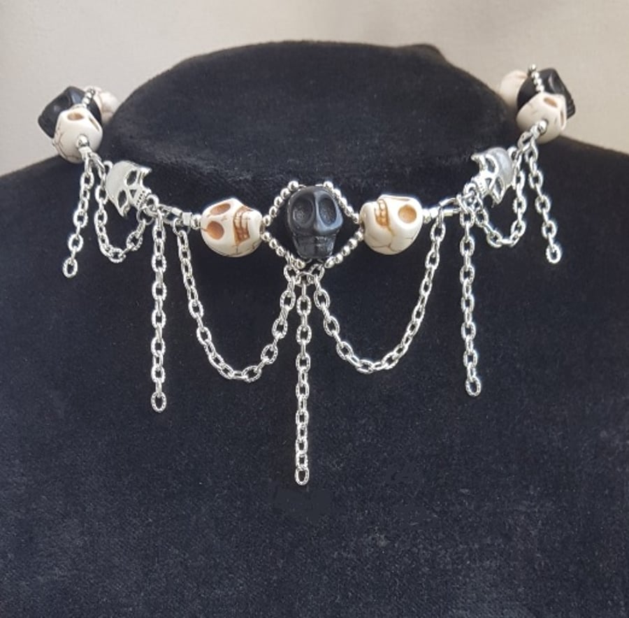 Gorgeously Gothic Queen of Skullz Choker Necklace