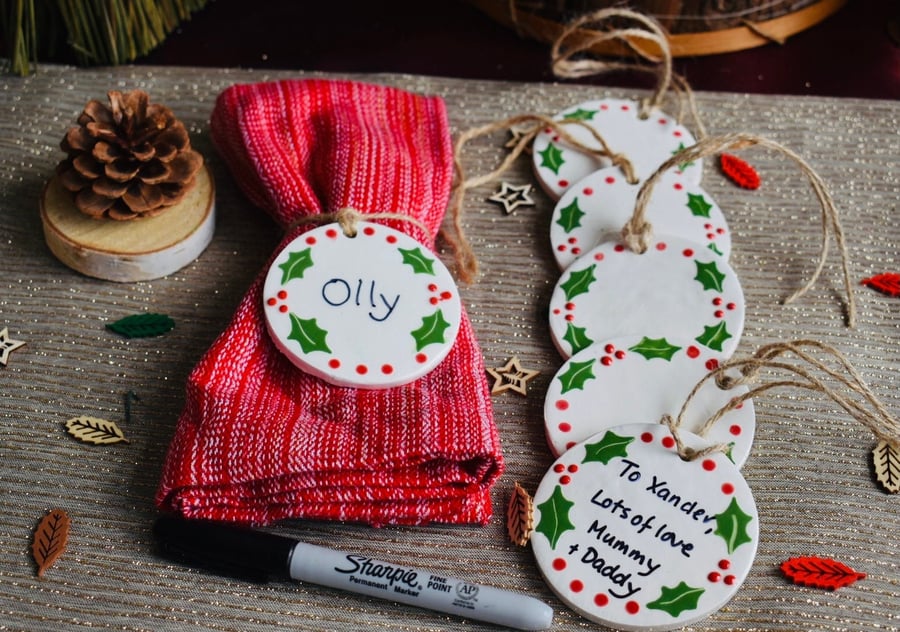 Classic Christmas Reusable Gift Tag Place Settings