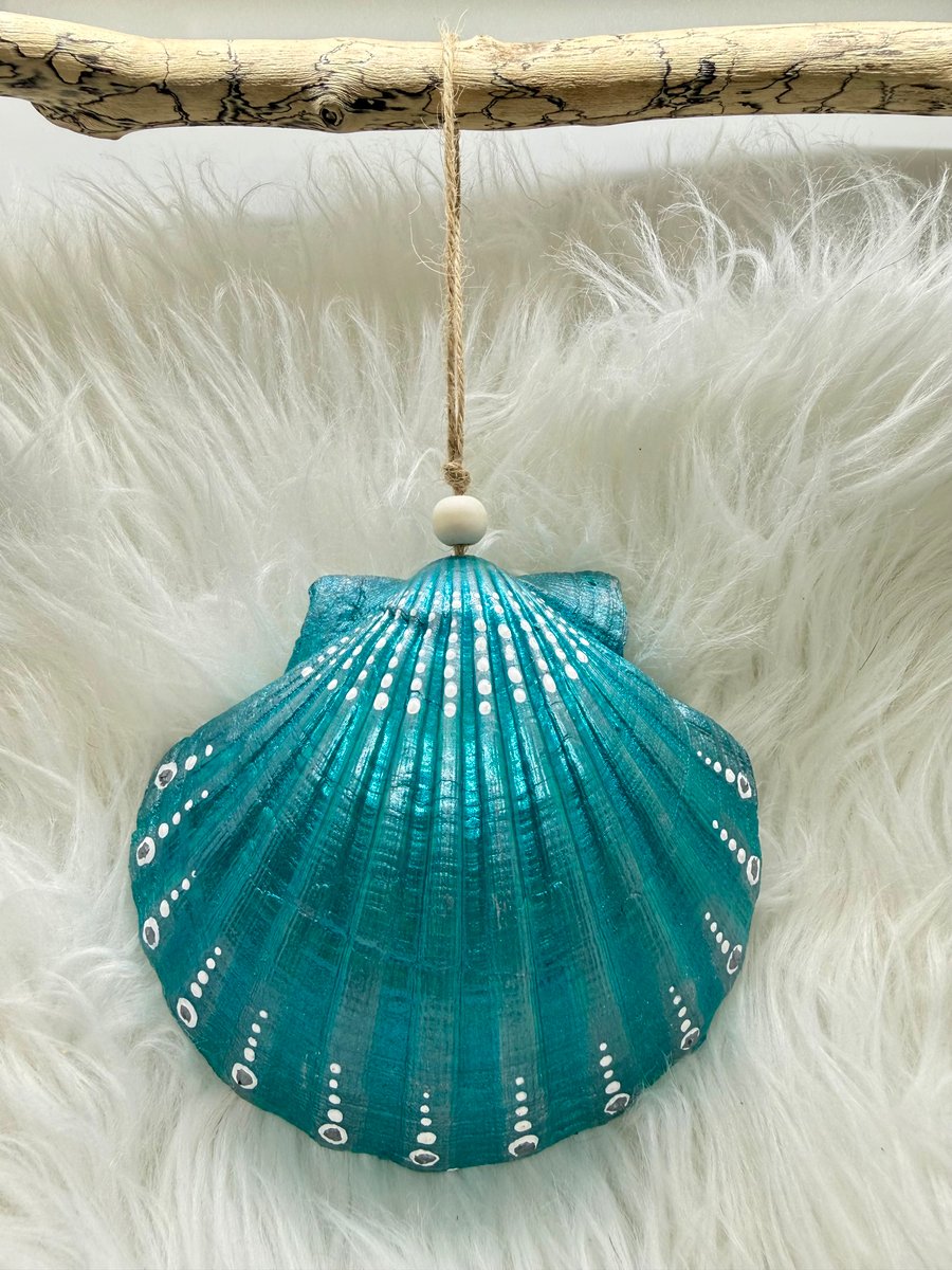 Hand painted scallop shell