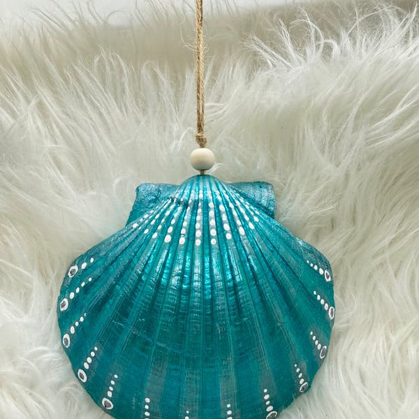 Hand painted scallop shell