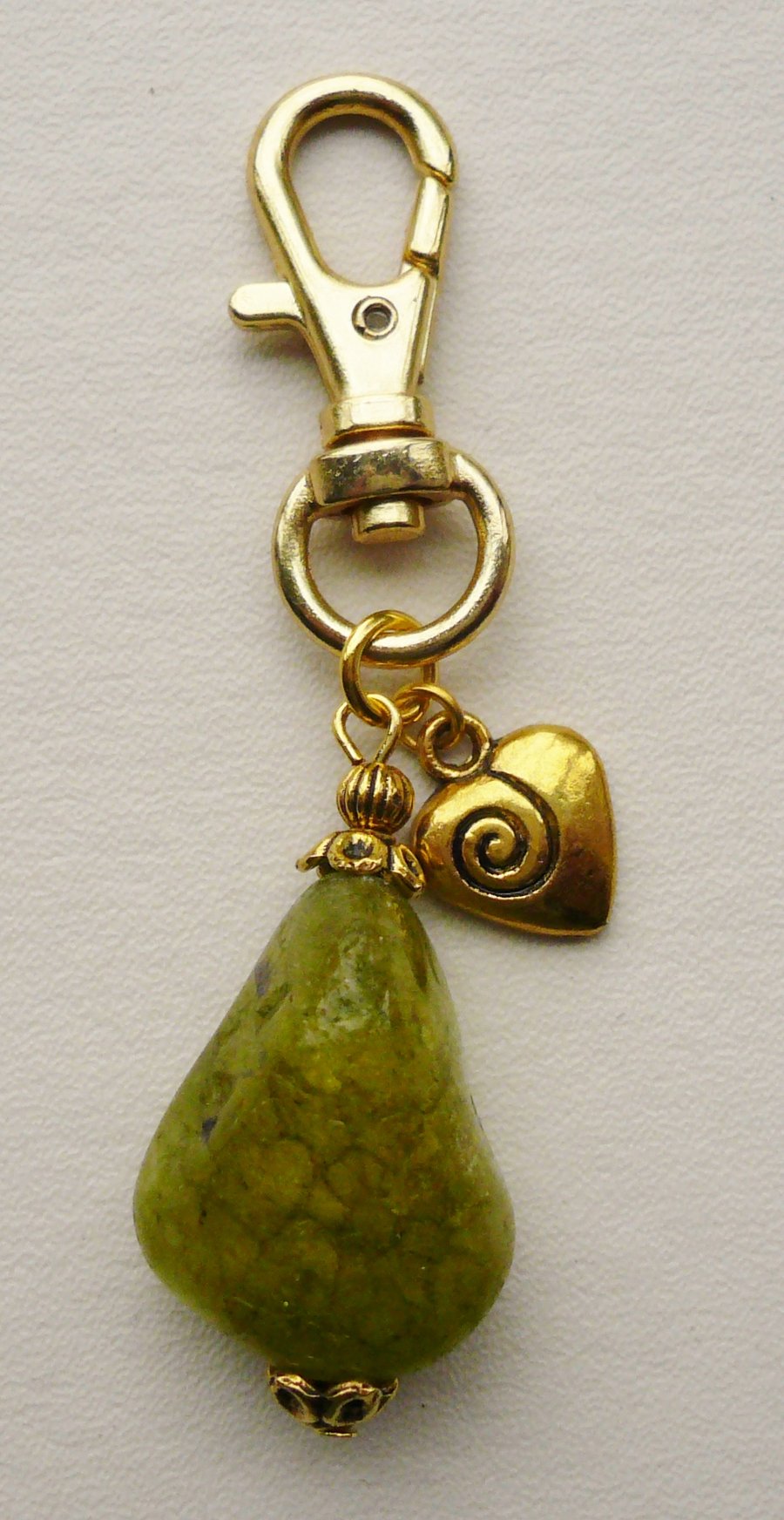 Olive Green Glass Crackle Nugget Gold Heart Key Ring   KCJKY14