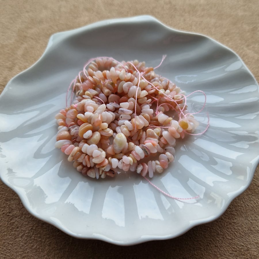 Morganite chip beads 4-10mm