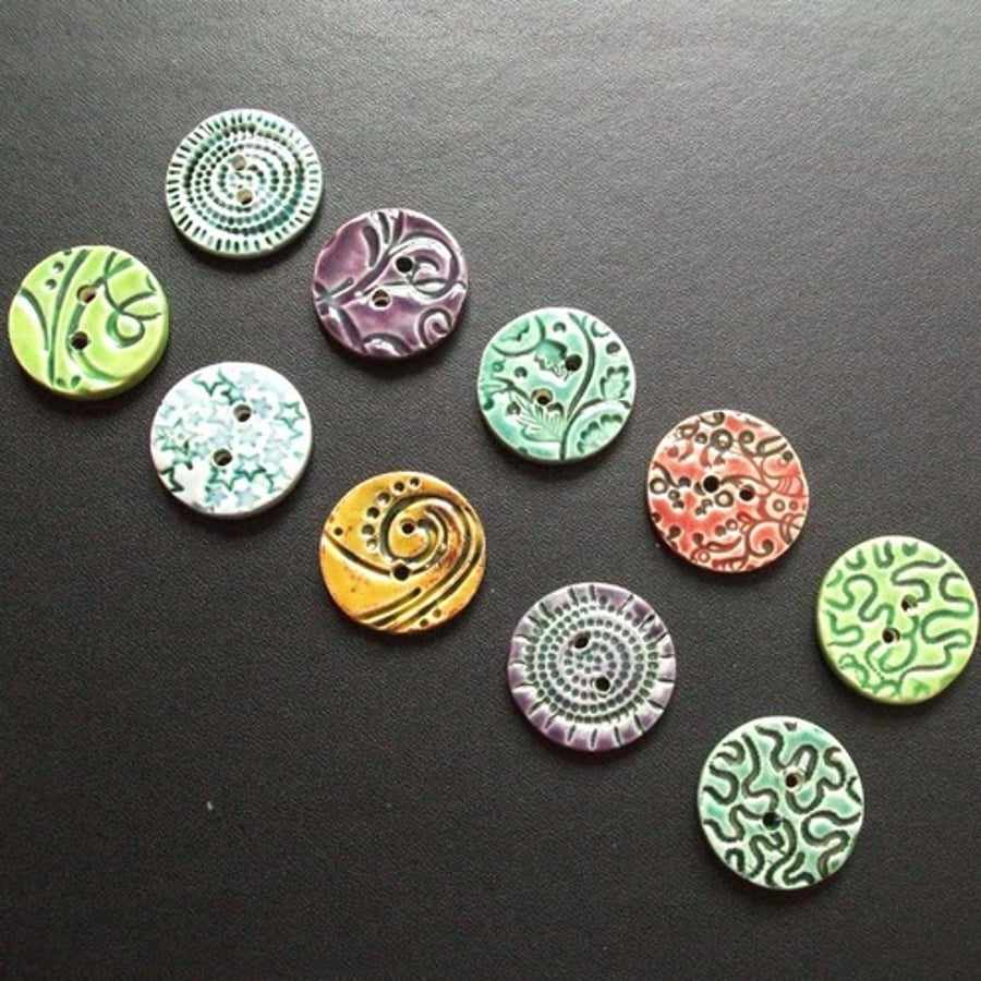 Set of 10 large ceramic buttons