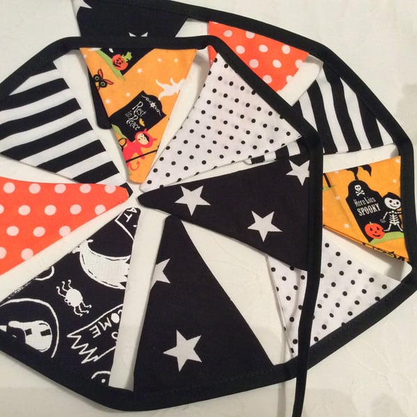 Halloween Bunting -  12  small flags, trick or treat, ghosts