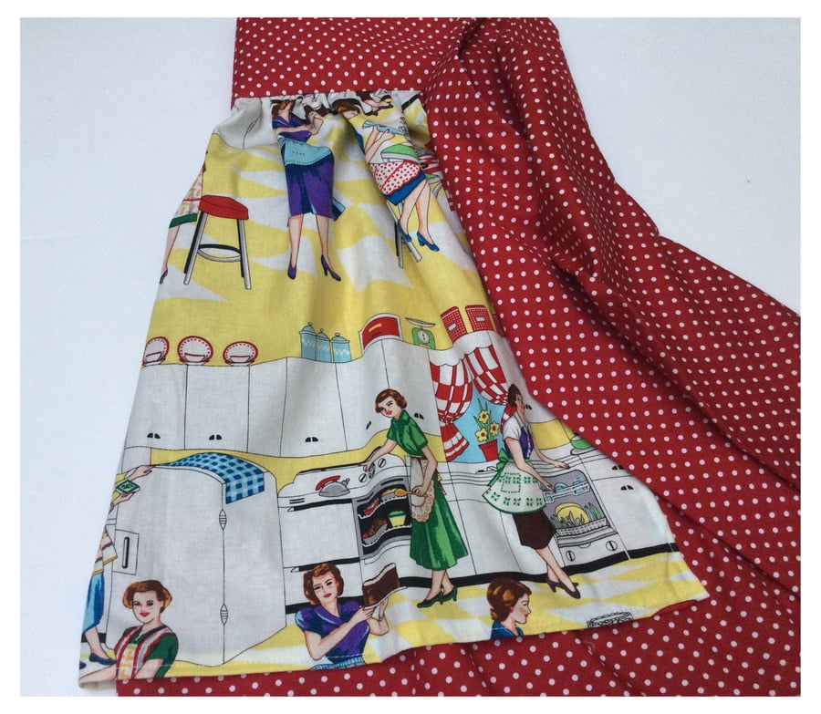 Retro half apron in 1950s housewife print