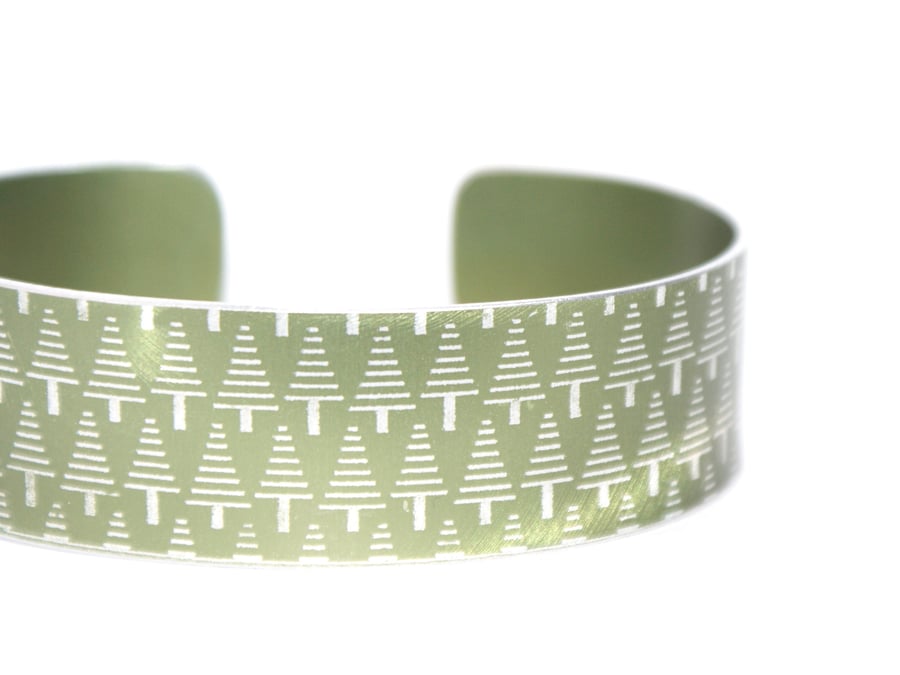 Geometric tree pattern cuff bracelet olive green