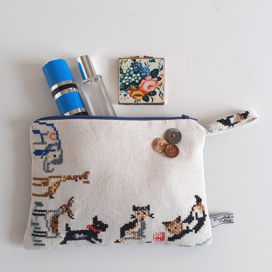 Animals make up bag recycled in vintage animal embroidery