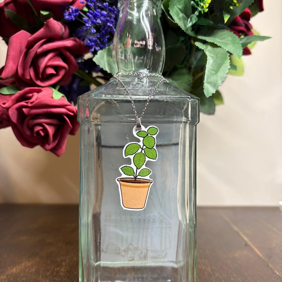 Green herb Necklace: Resident evil biohazard Video Game Jewellery