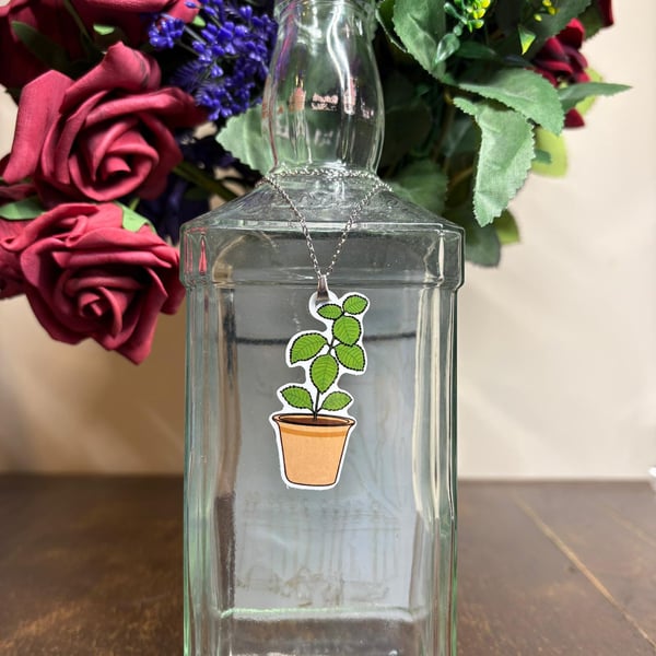 Green herb Necklace: Resident evil biohazard Video Game Jewellery