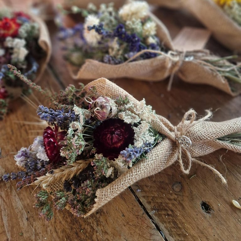 Mini dried flower bouquet - burgandy