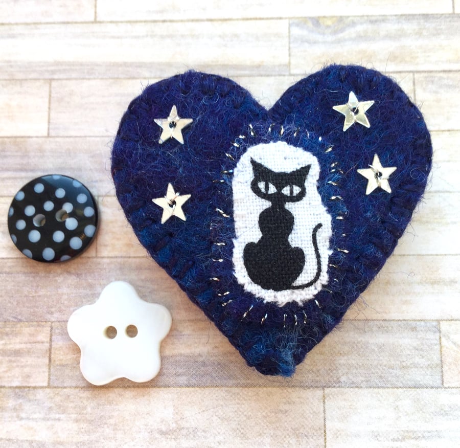 Cute Midnight Blue Gothic Kitty Brooch. Heart Brooch. Cat Pin. Felt Brooch