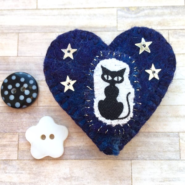 Cute Midnight Blue Gothic Kitty Brooch. Heart Brooch. Cat Pin. Felt Brooch
