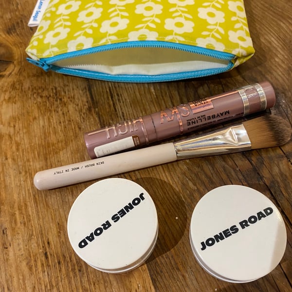 Oil Cloth Make Up Bag (820)