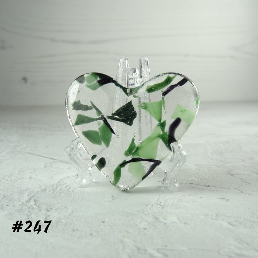 Green fused glass heart pocket hug with stand 5x4.5cm, handcrafted (247)