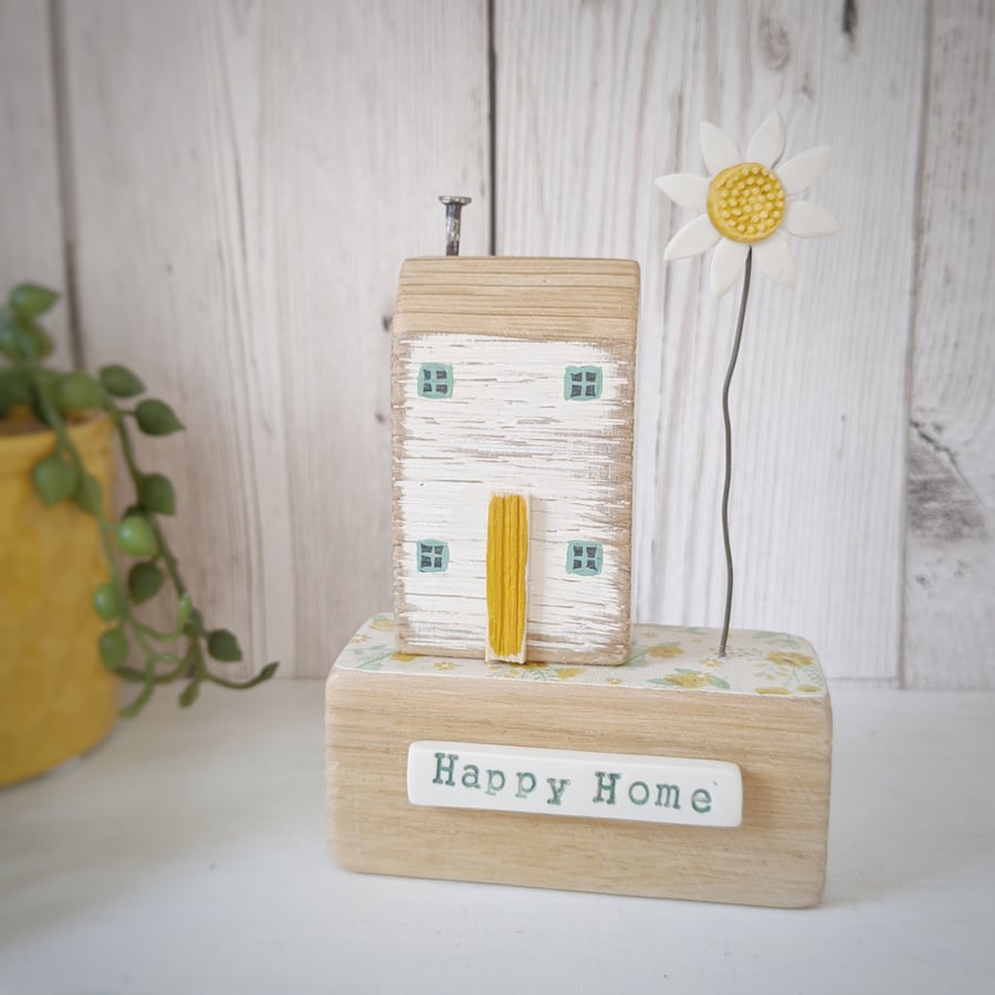 Little Wooden House with Clay Daisy 'Happy Home'