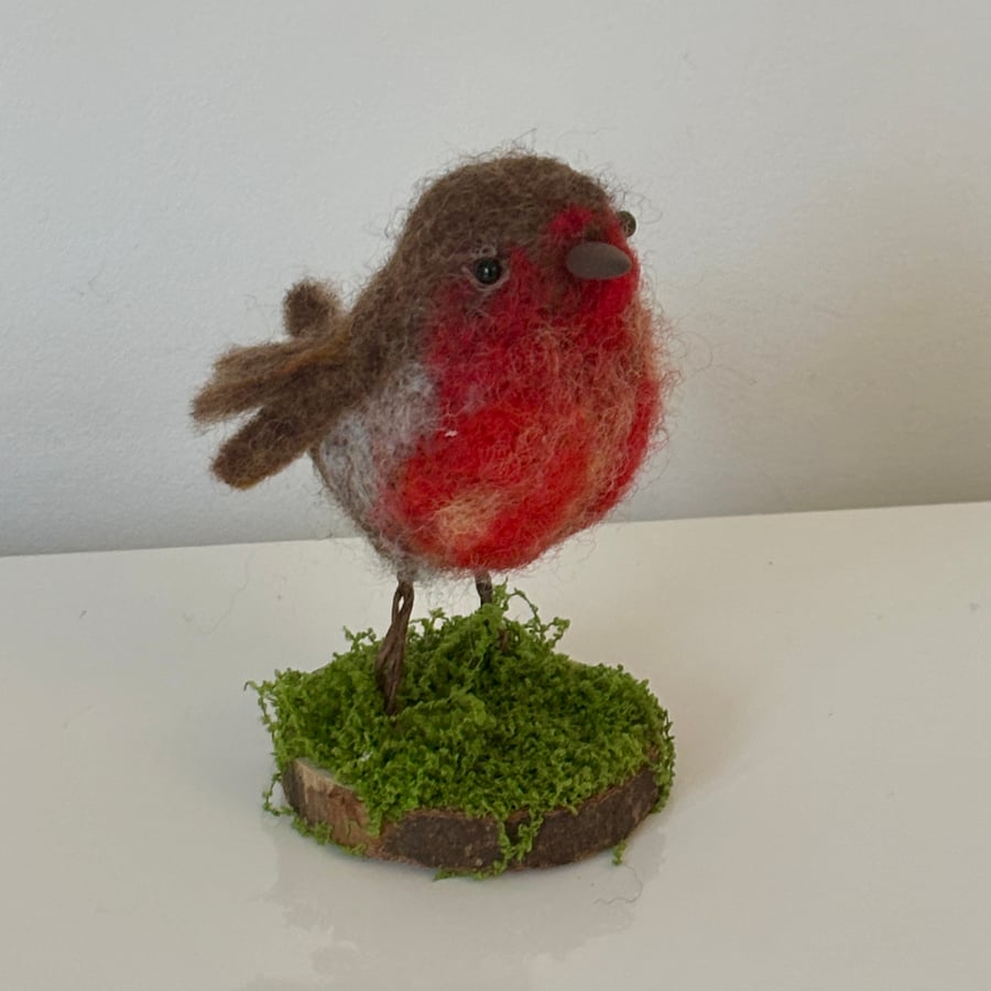 Needle felt Robin, mounted on a wooden slice. 10cm tall