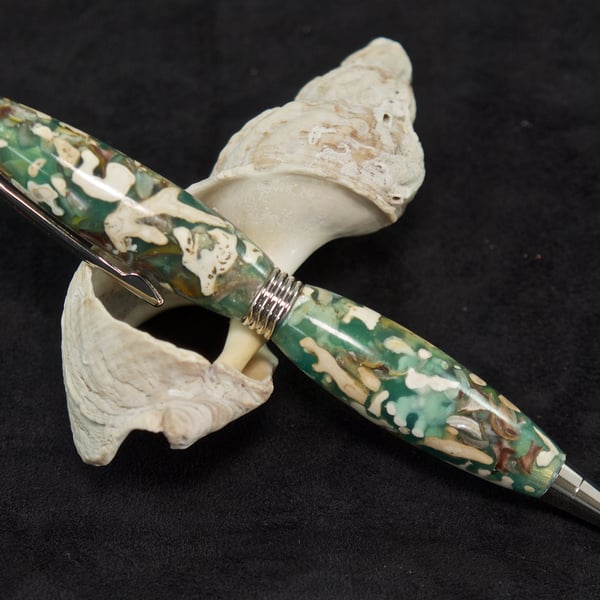 Unique real winkle and mearl seashell pen made on Orkney. S13