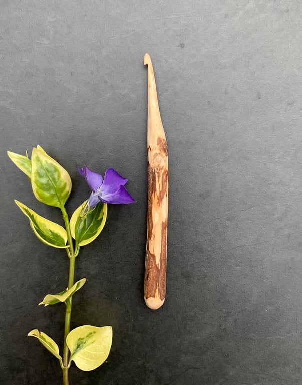 Hand-carved Crocet Hook, 3.75mm