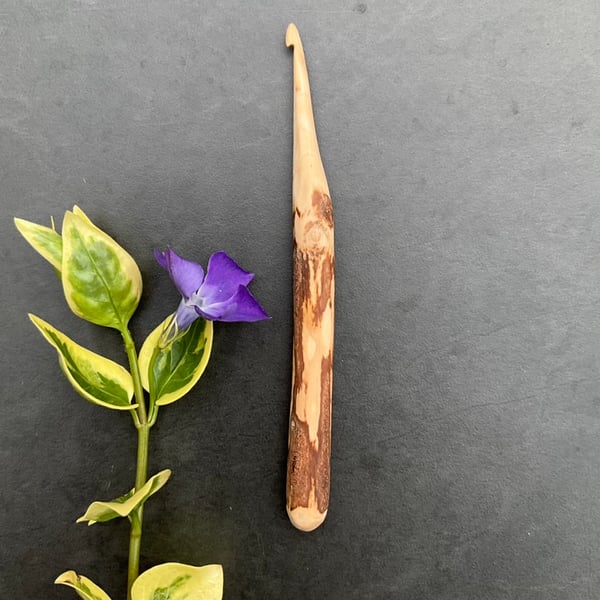 Hand-carved Crocet Hook, 3.75mm