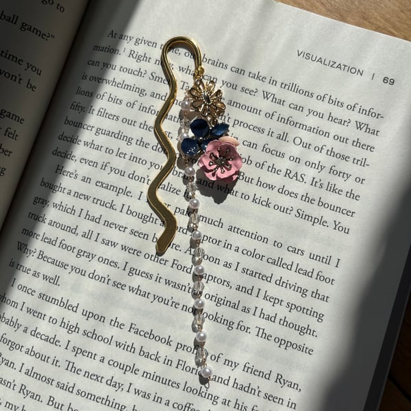 Floral bookmark - flower  Bookmark with Pearls & Crystal Beads