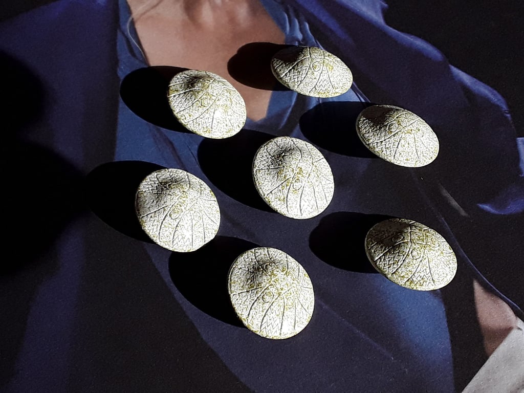 1" 25mm 40L Metal Vintage look aged White & Gold sparkle Button