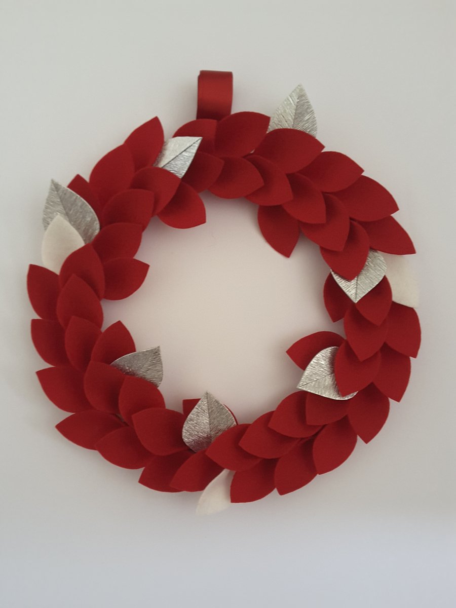 Christmas wreath made with felt and metallic crepe paper leaves