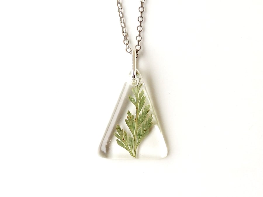 SALE: Green Leaf Resin Necklace (983)