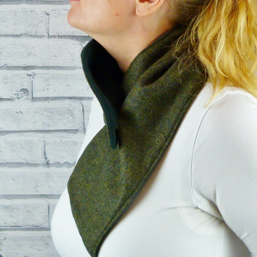 Buttoned Scarf - Dark Green Yorkshire Birdseye Tweed