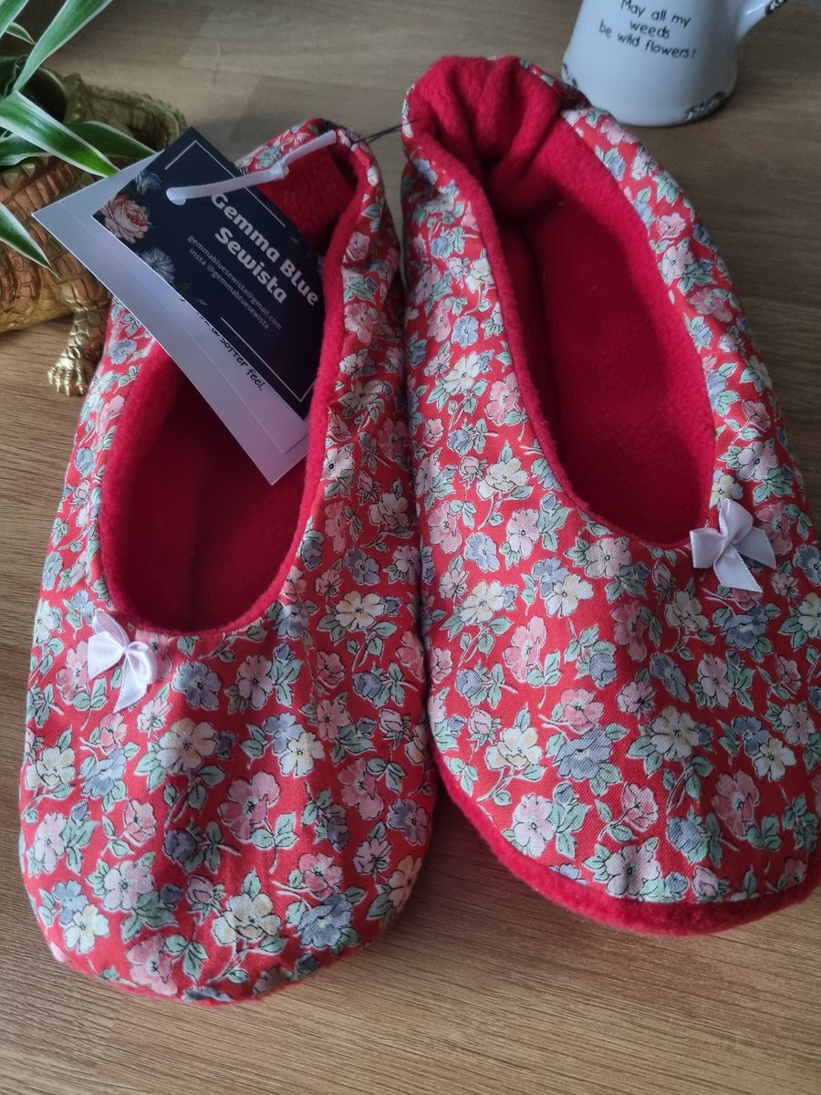 Fleece lined footsie slippers size UK 8 11 adult