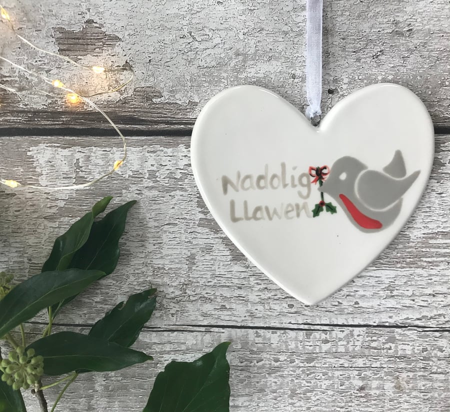 Nadolig Llawen - Hand painted  Christmas Robin Ceramic Heart