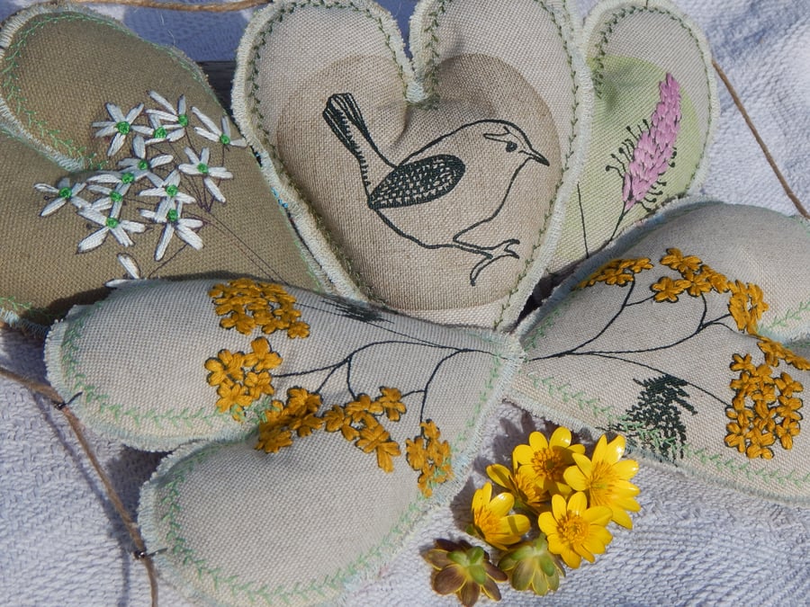 Wren and wild flower - 80 cm - Bunting, wall hanging