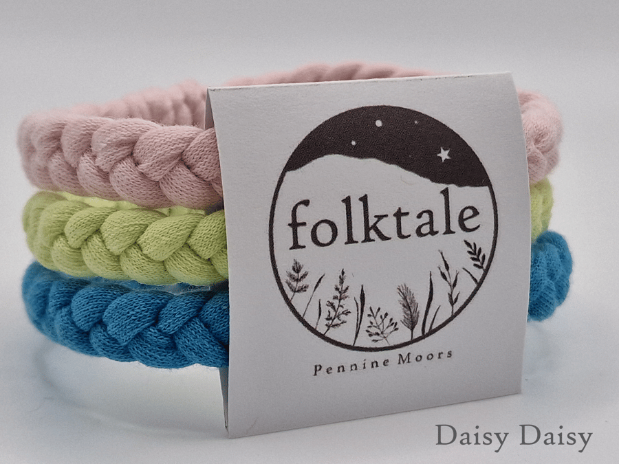 Daisy - Handmade Recycled Cotton Yarn Bracelet - Size Medium - Limited Edition